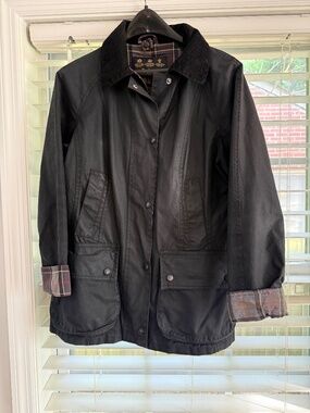 Barbour Classic Beadnell Women's Jacket - Black; Size 6